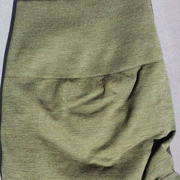 Army Green Leggings with Scrunch Butt NWT - Picture 2 of 7